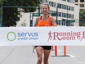 Kari Elliott wins the Servus Edmonton Marathon, Sunday Aug. 18, 2019.