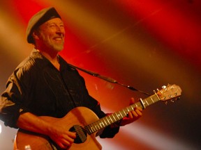 “I'm so into what I'm doing at the moment. There are some dead people I'd love to collaborate with but I'd need a time machine.” - Richard Thompson