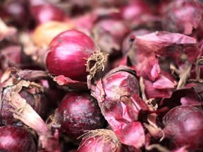 A salmonella outbreak at a farm in California has spread to Canada via imported red onions.