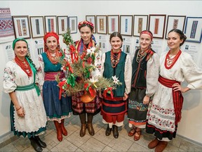 Rozhanytsia is singing Ukrainian Christmas carols online Sunday.