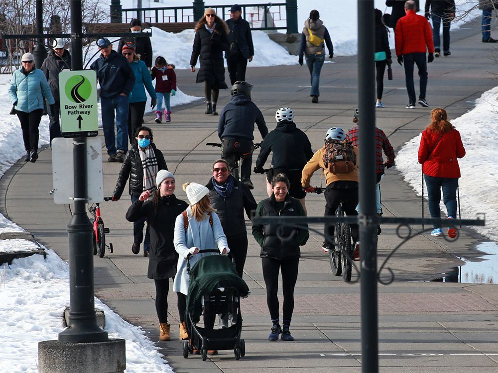 Albertans encouraged to plan spring break around public health