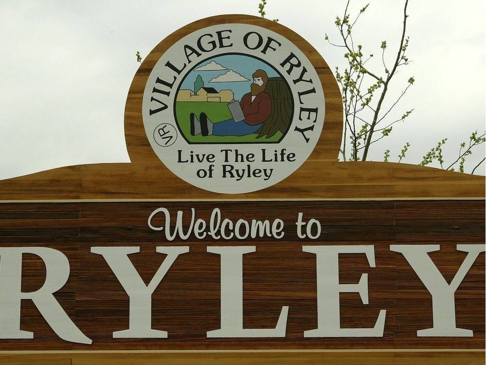Ryley village councillor forced to step down over unpaid taxes