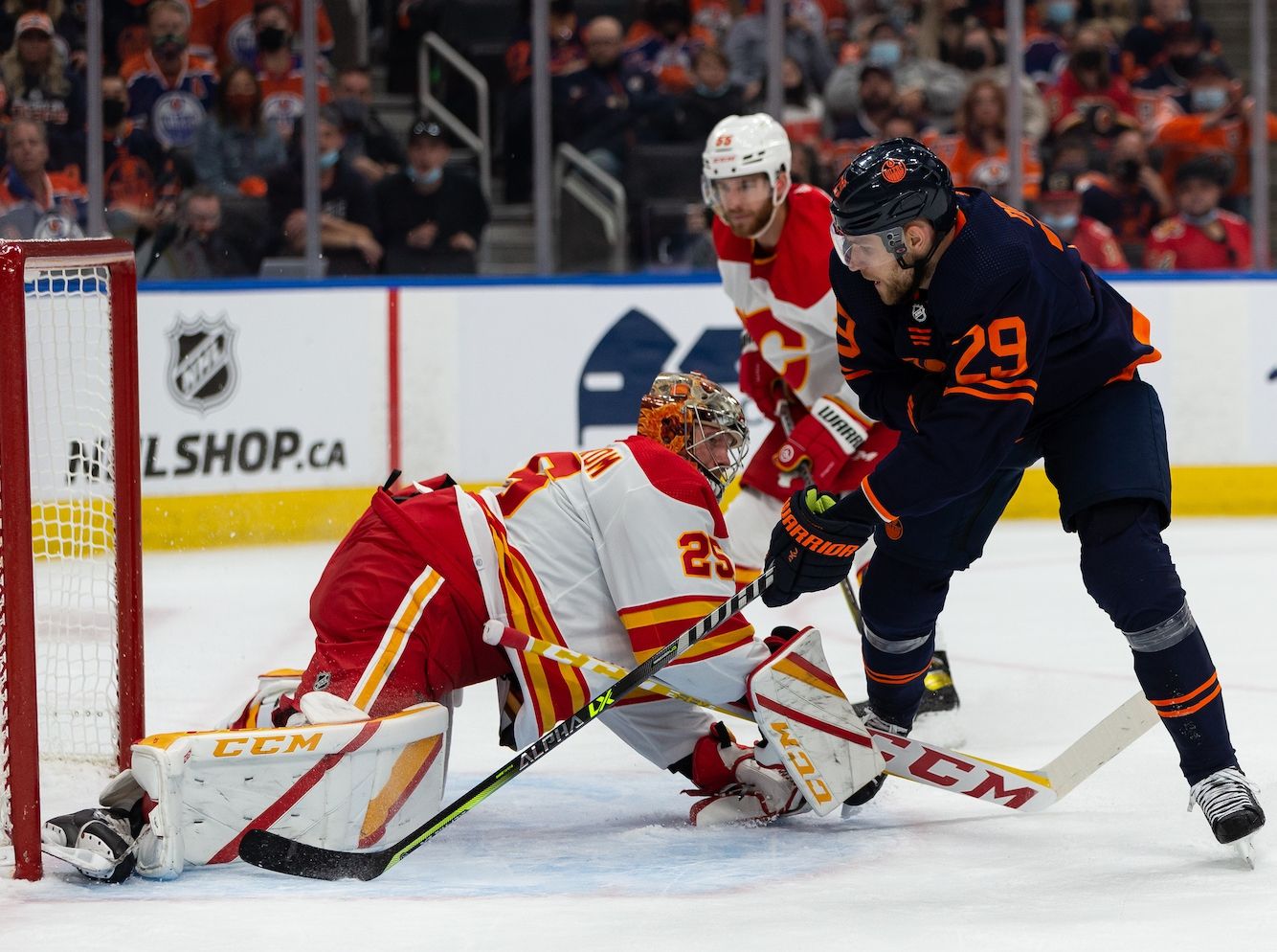 McDavid leads Oilers past Flames with hat trick, 5-point night