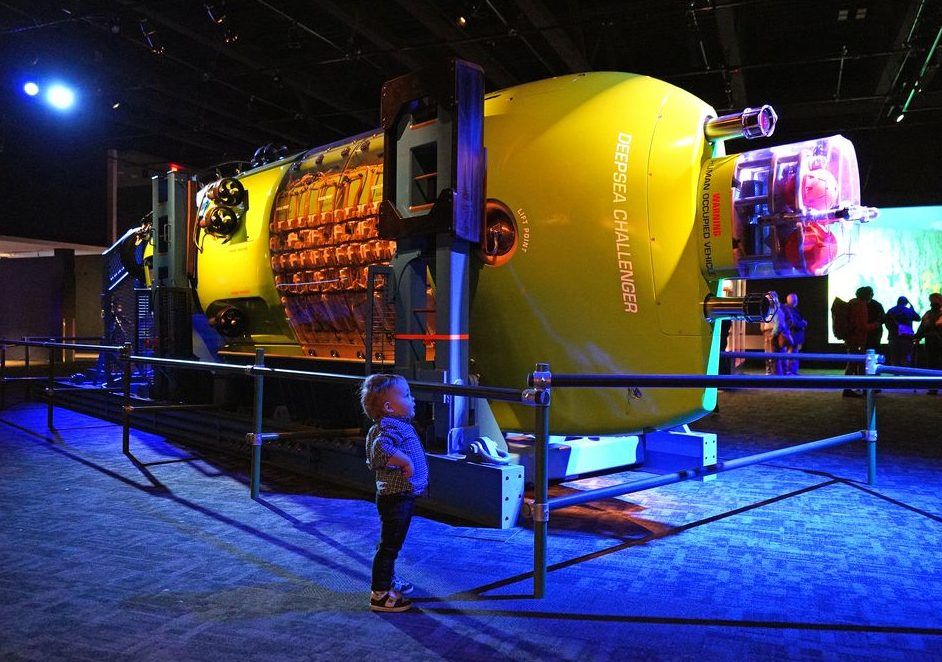 Hollywood director James Cameron donates his submarine to science