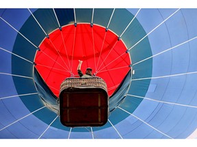 Zack Seibel from Sundance Balloons, launches a hot air balloon from Edmonton's Hawrelak Park, Friday Nov. 5, 2021. Photo by David Bloom