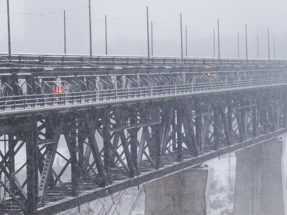 Police shut down High Level Bridge to deal with mental health call