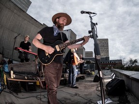 Ayla Brook and the Sound Men performing on the Starlite roof in 2020, now in Eden Munro's new film.