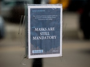 Mask still mandatory sign