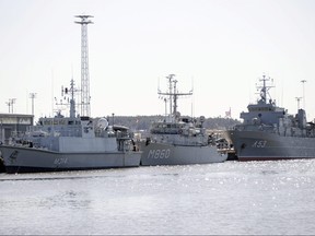 Three NATO warships from the Standing NATO Mine Countermeasures Group 1 — EML Sakala from Estonia, Dutch HNLMS Schiedam and the flagship LVNS Virsaitis from Latvia — dock in Turku to train with Finland's coastal fleet this week.