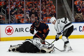 NHL playoffs: Kings' arena lights not on early for Oilers