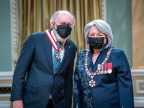 Her Excellency the Right Honourable Mary Simon, Governor General of Canada, invests 10 Officers (O.C.) and 13 Members (C.M.). into the Order of Canada during a ceremony at Rideau Hall on 6 May 2022. John England from the University of Alberta was presented his medal.
Photo Credit: Sgt Mathieu St-Amour,