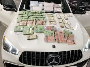 پلیس ادمونتون چهار مرد ادمونتون را متهم کرده و بیش از 1.3 میلیون دلار مواد مخدر و پول نقد را پس از 14 ماه تحقیقات جرایم سازمان یافته کشف و ضبط کرده است.  عکس ها از EPS 2022