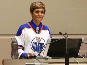 Gondek wears Oilers jersey after Battle of Alberta bet