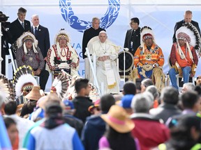 Pope Francis (C) meets with Indigenous leaders at Muskwa Park in Maskwacis, Alberta, Canada, on July 25, 2022. - Pope Francis will make a historic personal apology Monday to Indigenous survivors of child abuse committed over decades at Catholic-run institutions in Canada, at the start of a week-long visit he has described as a 