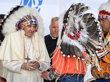 Pope Francis wears a headdress presented to him by Indigenous leaders during a meeting at Muskwa Park in Maskwacis, Alberta, Canada, on July 25, 2022. - Pope Francis will make a historic personal apology Monday to Indigenous survivors of child abuse committed over decades at Catholic-run institutions in Canada, at the start of a week-long visit he has described as a "penitential journey."