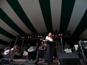 مگان لاول از لارکین پو در جشنواره موسیقی کانتری ادمونتون، شنبه، آگوست، روی صحنه اصلی اجرا می کند.  6، 2022
