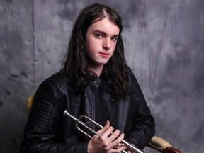 Jonan Ulua Nelson, 17 ans, a remporté le Young Composers' Project pour l'Orchestre symphonique d'Edmonton. La composition originale de Nelson, Danse Vivanté, sera présentée le 4 septembre lors de la dernière soirée de Symphony Under the Sky au parc Hawrelak.