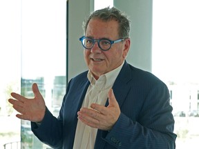 Dua pertiga pilar di jalur baru LRT Edmonton kini perlu diperbaiki Dua pertiga pilar di jalur baru LRT Edmonton kini perlu diperbaiki