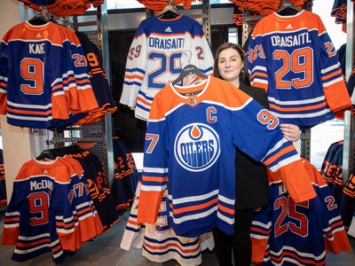 Edmonton Oilers Bring Back Original Blues for 2022-23 – SportsLogos.Net News