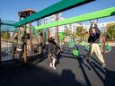 Anak-anak bermain di taman bermain Boyle Street setelah peresmian ruang yang sangat dibutuhkan di pusat kota pada Sabtu, 24 September 2022, di Edmonton.