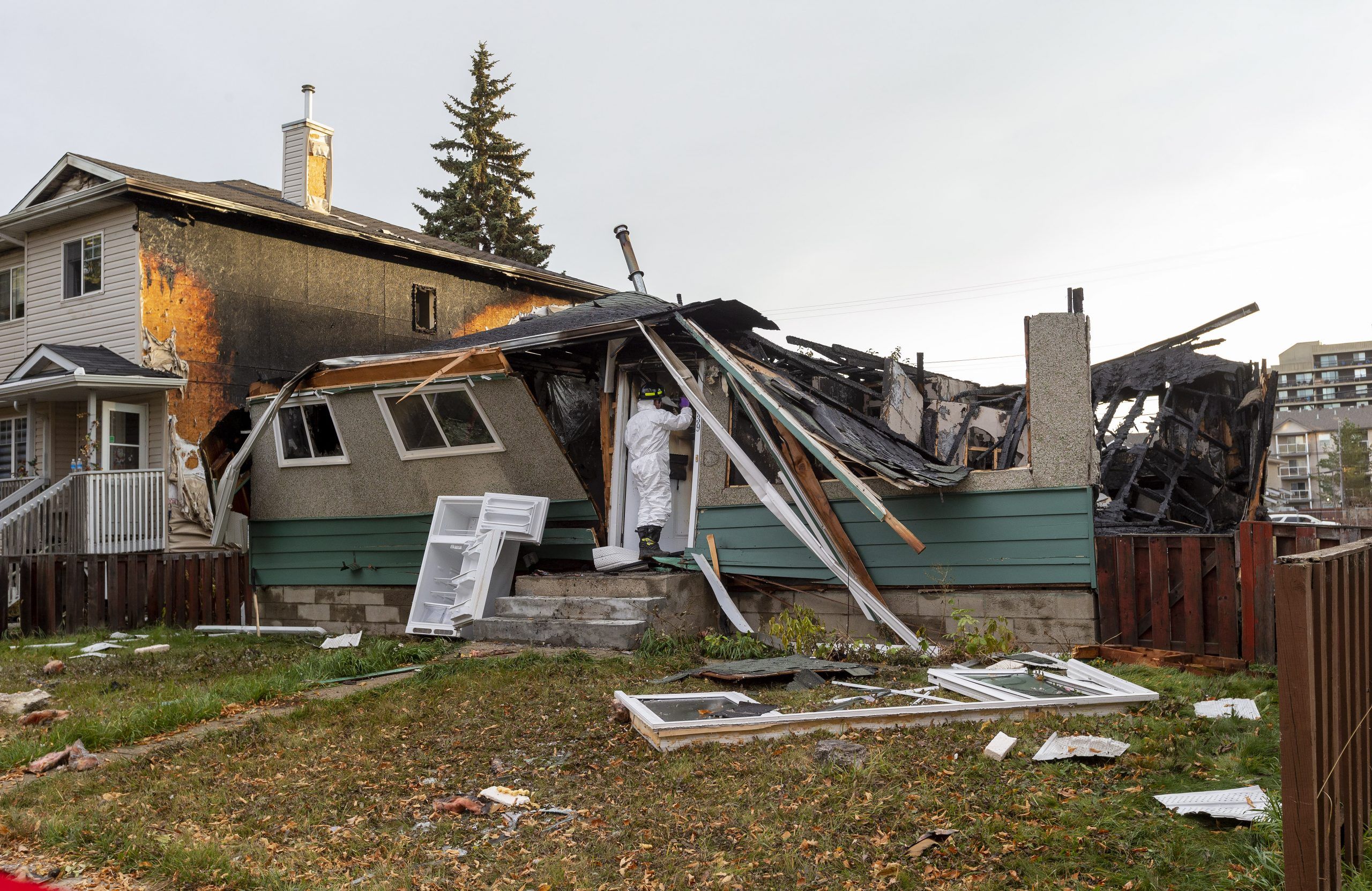 Fire, apparent explosion, destroys northeast Edmonton home: EFRS thumbnail