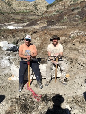 Voluntary helicopter flight preserves fossil find in Alberta PhD students Annie McIntosh and Mark Powers were part of the team that discovered
