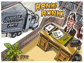 Disruptive sovereignty act truck arrives at Justin Trudeau’s office.