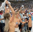 Two Argentinian influencers dare the mullahs at the World Cup in Qatar with their topless antics. NOE DREAMS/ INSTAGRAM