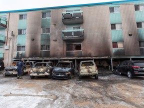 Apartemen Edmonton pusat selatan dievakuasi karena kebakaran Apartemen Edmonton pusat selatan dievakuasi karena kebakaran