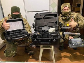 Petugas perdamaian menggunakan kekuatan permainan untuk memasang sepatu bot di tanah Ukraina Petugas perdamaian menggunakan kekuatan permainan untuk memasang sepatu bot di tanah Ukraina