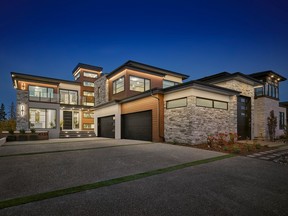 Verity III, by Vicky's Homes in Edmonton, won Estate Home Over $1 million (not including lot) at the 2021 BILD Alberta Awards.