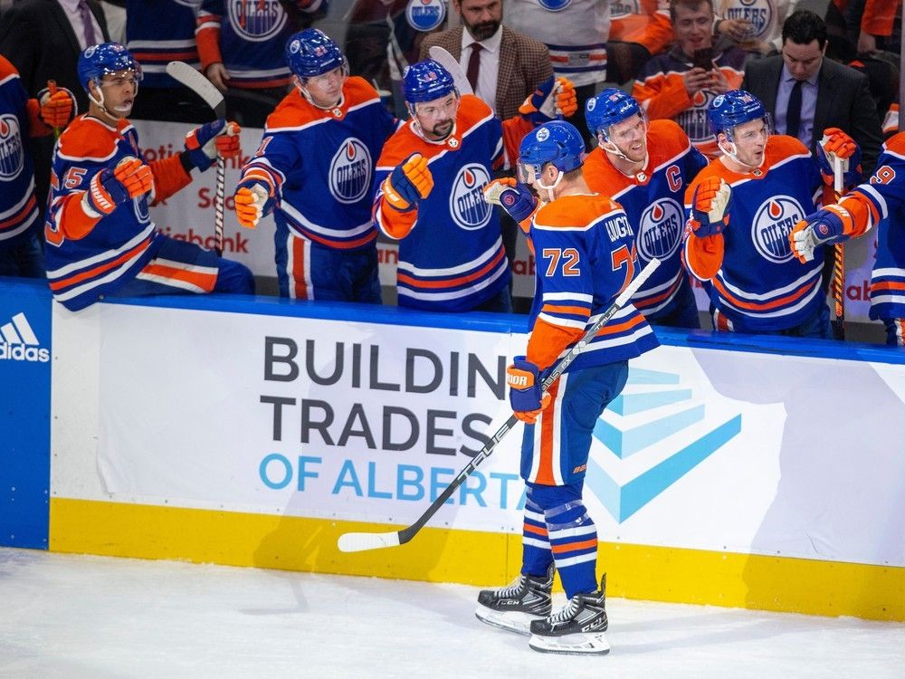 Edmonton Oilers fans in Body Paint