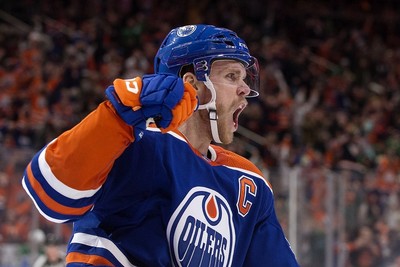 NHL playoffs: Edmonton Oilers overwhelm L.A. Kings in Game 3 win - Los  Angeles Times