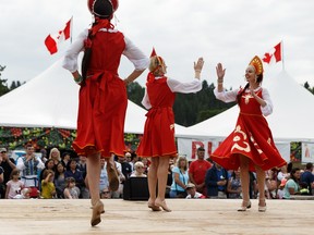 EHF Russian pavilion dancers in 2019