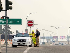 Kelowna wildfire roadblock