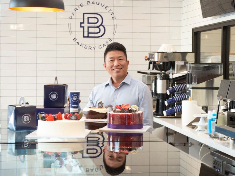 PennsylvAsia: Christmas cakes at Paris Baguette.