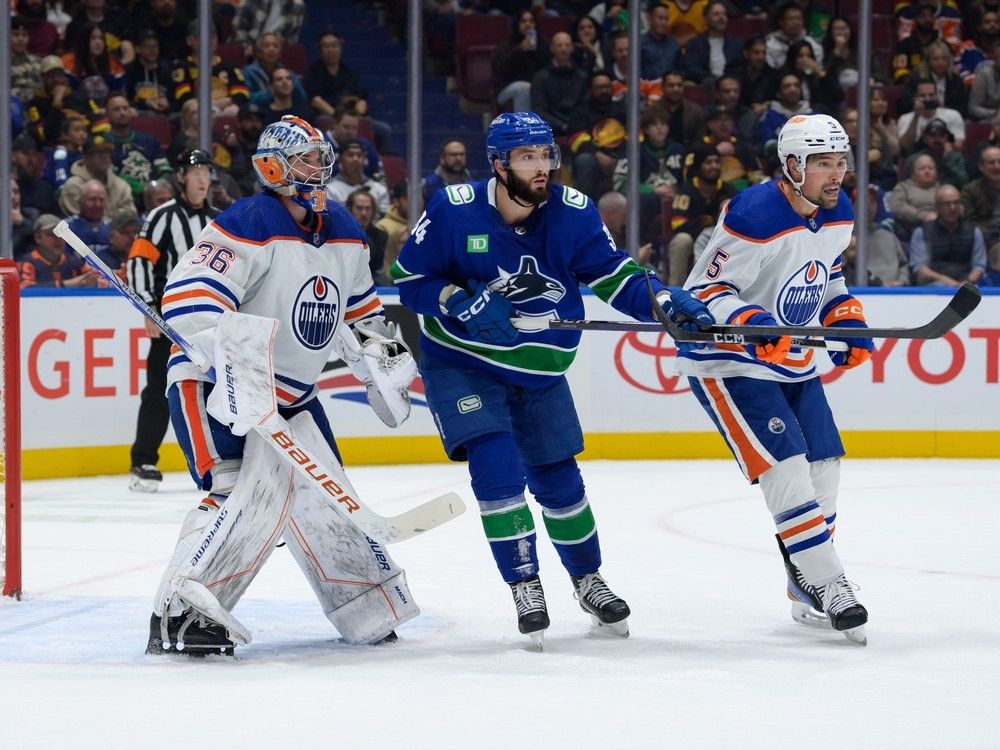 Hockey players from 'The Rock' rockin' it on the ice