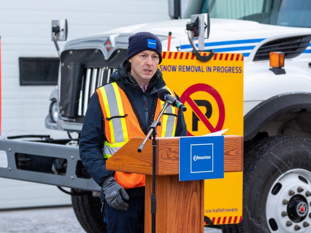 Snow removal Edmonton to adjust service levels, launches live GPS map