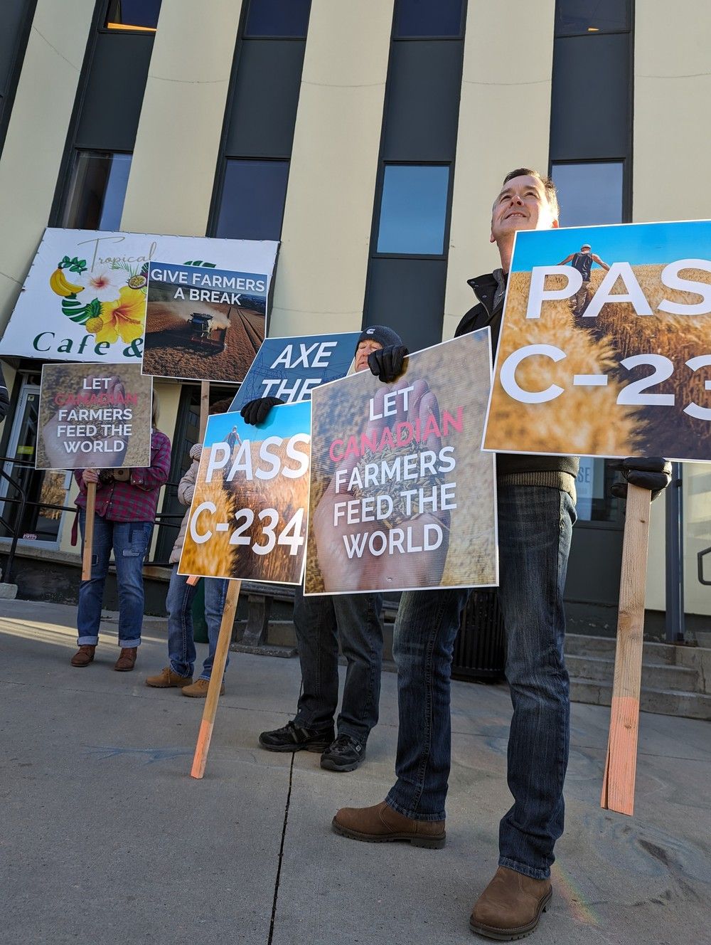 farmers-stage-peaceful-protest-in-support-of-carbon-tax-exemption-bill