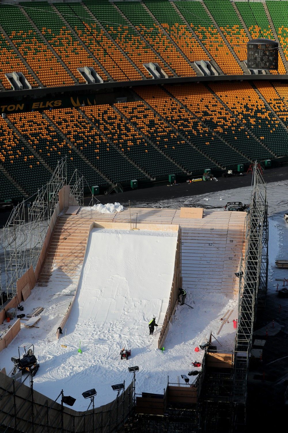 Commonwealth stadium store