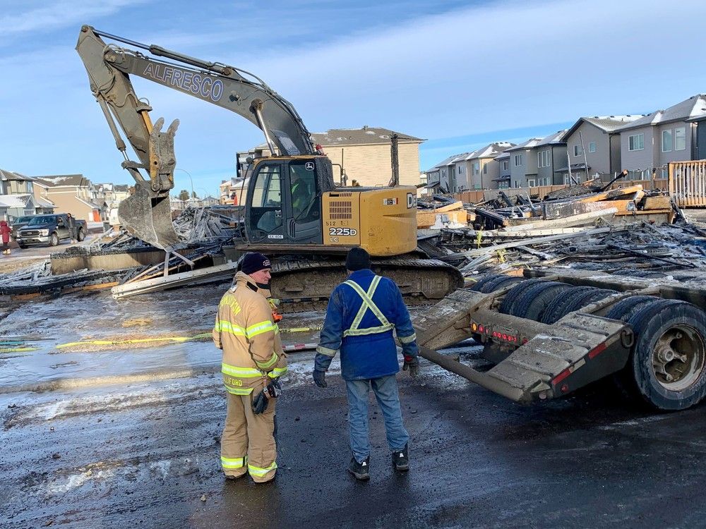 Fire destroys west Edmonton home under construction | Edmonton Sun