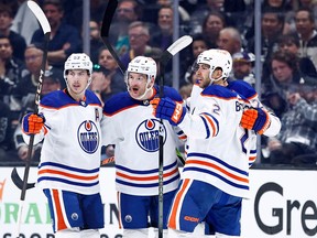 Les Oilers d'Edmonton transforment les Kings de Los Angeles en hommes morts en patinant