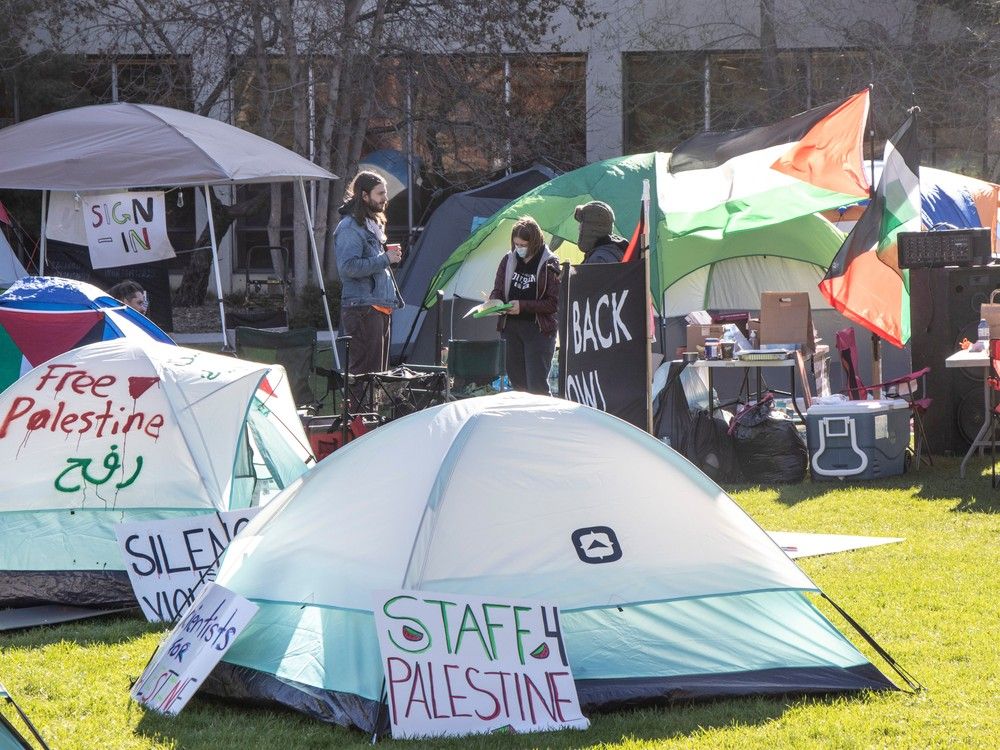 Tuesday's letters: Hold Edmonton police to account for protest clearing