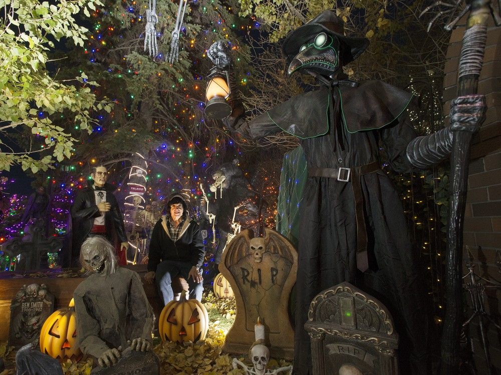 Photos North Edmonton home covered in Halloween and Christmas