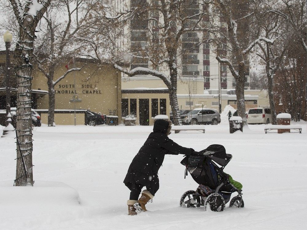 Environment Canada has issued a winter storm warning for Edmonton, with weather expected to create hazardous driving and walking conditions