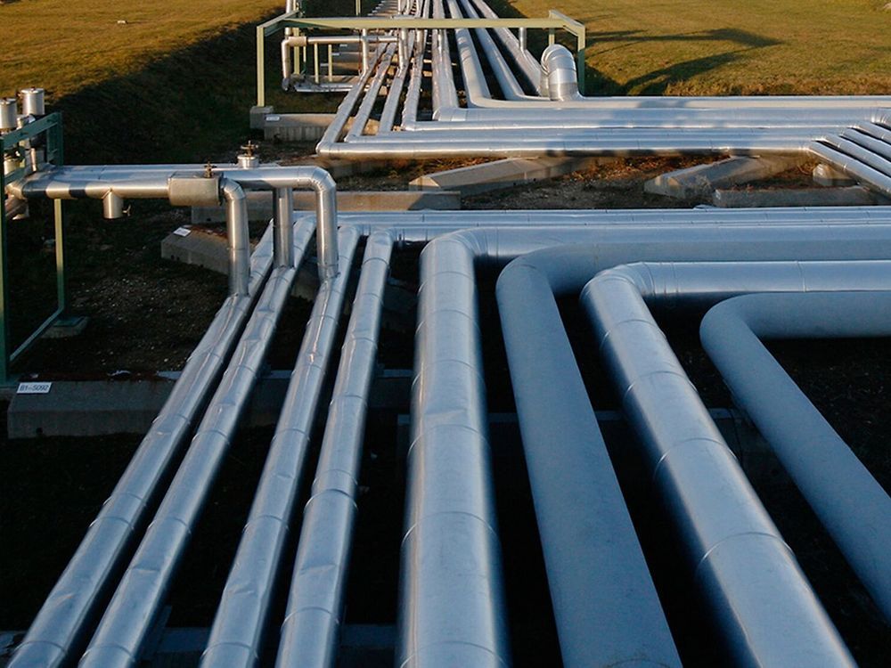 What happens if Indigenous groups don't support Alberta's desired bitumen pipeline?