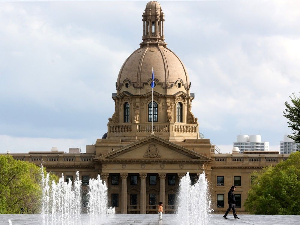 A report by a former Manitoba judge has cleared the Alberta premier and political staff of any wrongdoing in the AHS procurement scandal