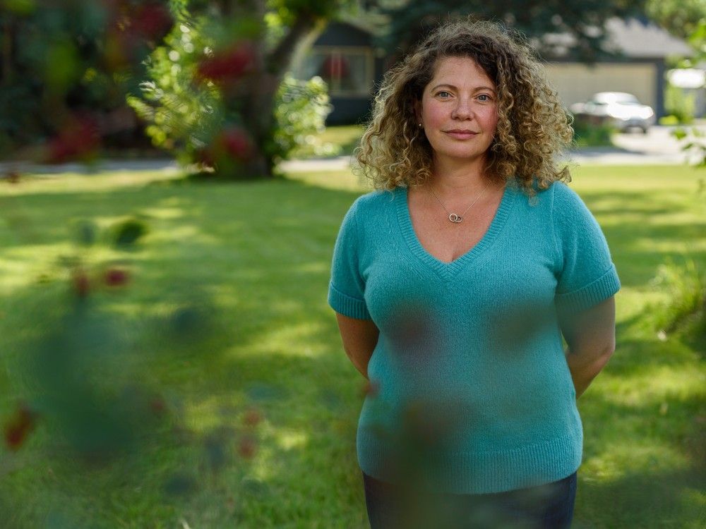 Parents groups back Alberta teachers as contract impasse hangs over schools