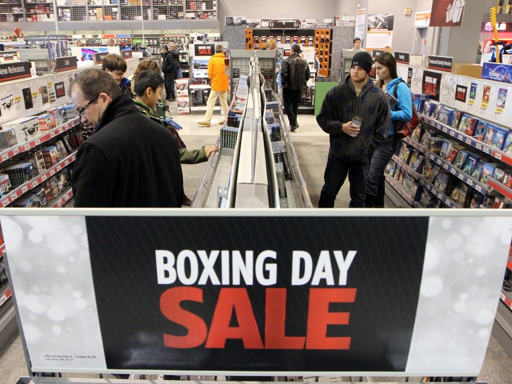 Shoppers mix online and in-person for Boxing Day sales in Edmonton