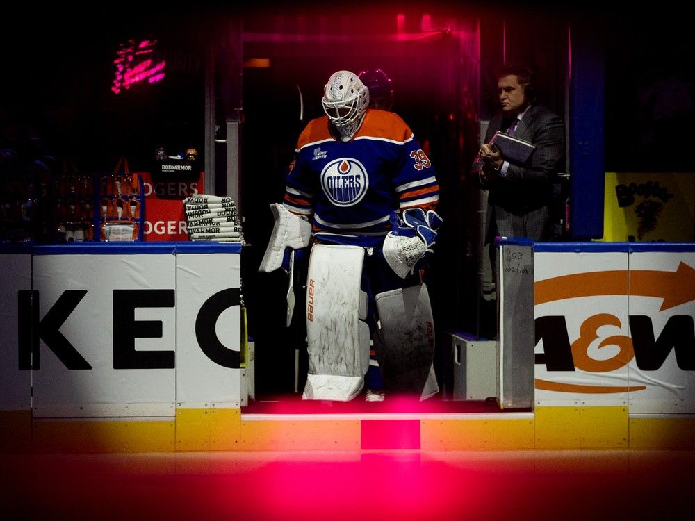 The Edmonton Oilers' goalie Connor Ingram (39) heads out onto the ice